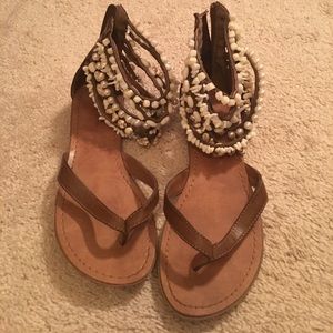 Zigisoho white beaded shell back zip up sandals