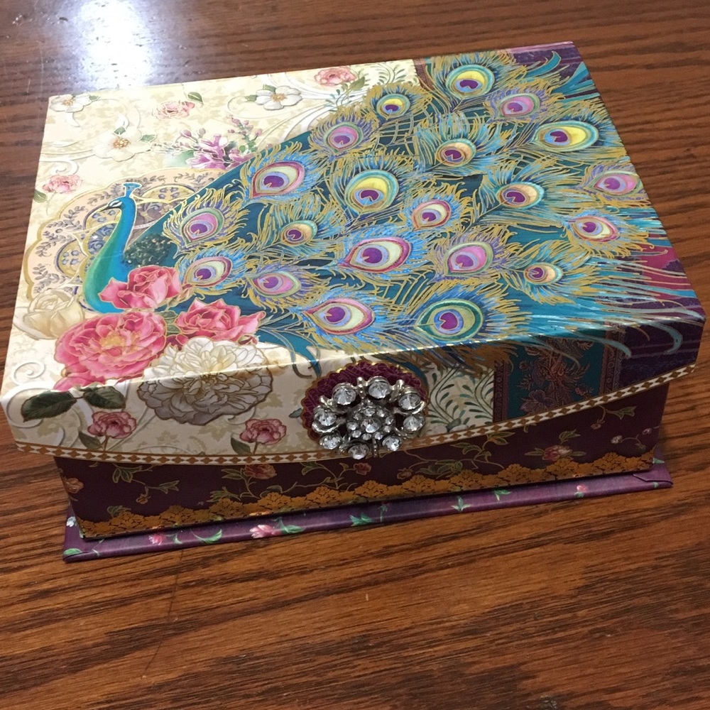 Small jewelry/trinket box