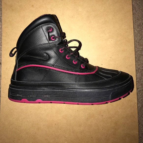 Nike high top boots