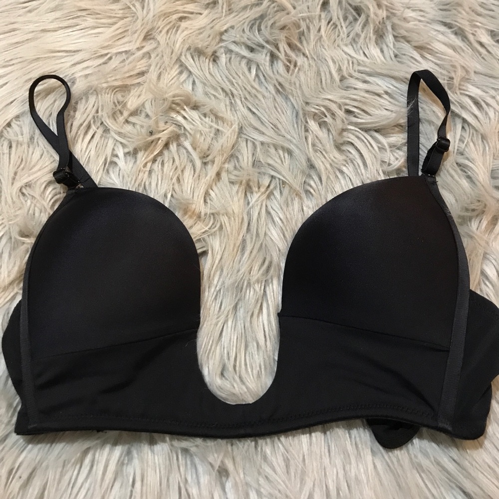 NWOT BLACK PLUNGE NECKLINE BRA