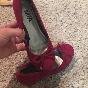 Platform maroon suede girls shoes!