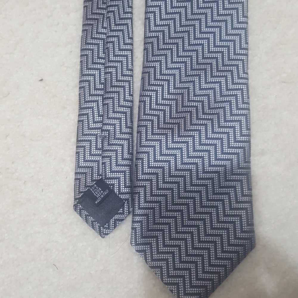 Textured 100% silk tie