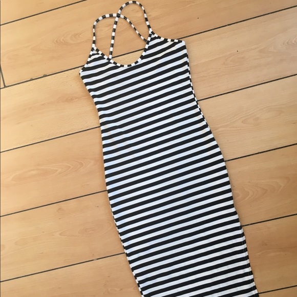 Dresses & Skirts - Curve hugging striped Dress