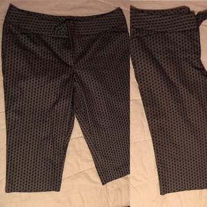 Black/White Worthington Capri Pants