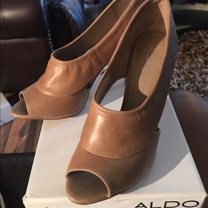 Aldo bootie heel