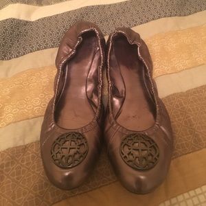 Women's 8.5 Tahari ballet flats silver