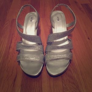 Apt. 9 Size 7.5 Silver Kitten Heels