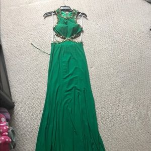 CHIC Green Dress- Fashion and Elegant NEGOTIABLE