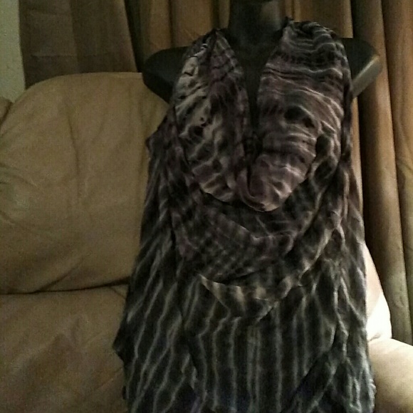 Cowl neck Grey & White tye dyed sleeveless tank - Picture 2 of 4