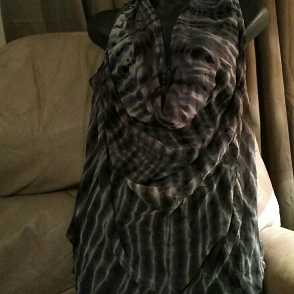 Cowl neck Grey & White tye dyed sleeveless tank - Picture 4 of 4