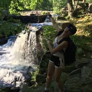 Meet your Posher, Danielle