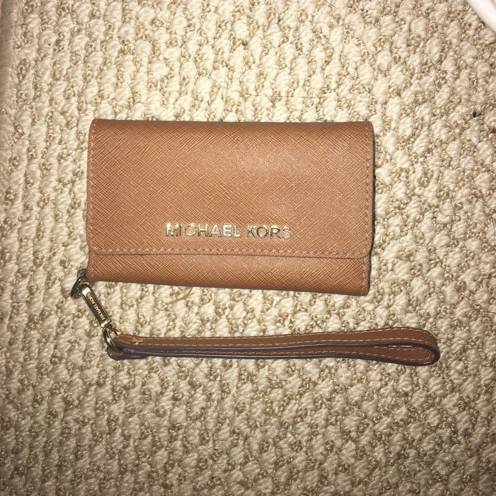 Michael kors wristlet