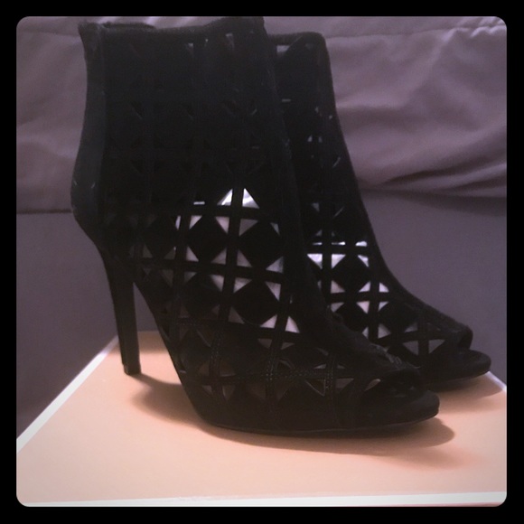 Michael Kors Ivy Bootie! - Picture 1 of 3