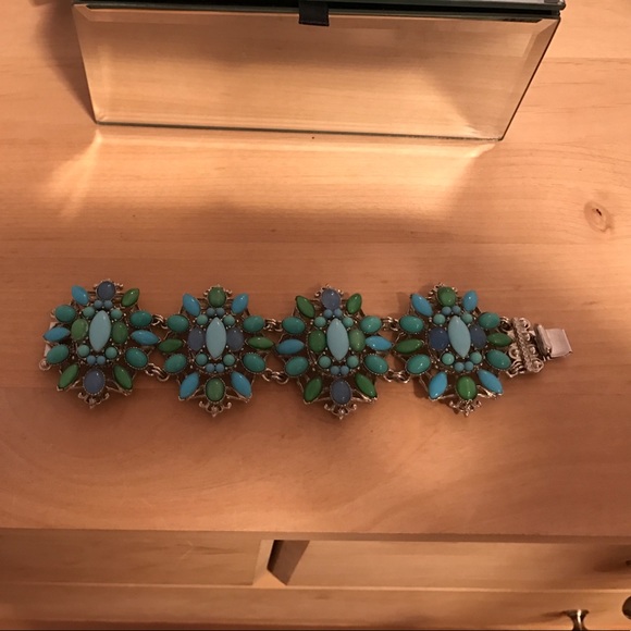 New Ben Amun clasp bracelet - Picture 2 of 3