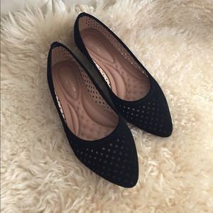 Black Pointed-Toe Mesh Flats