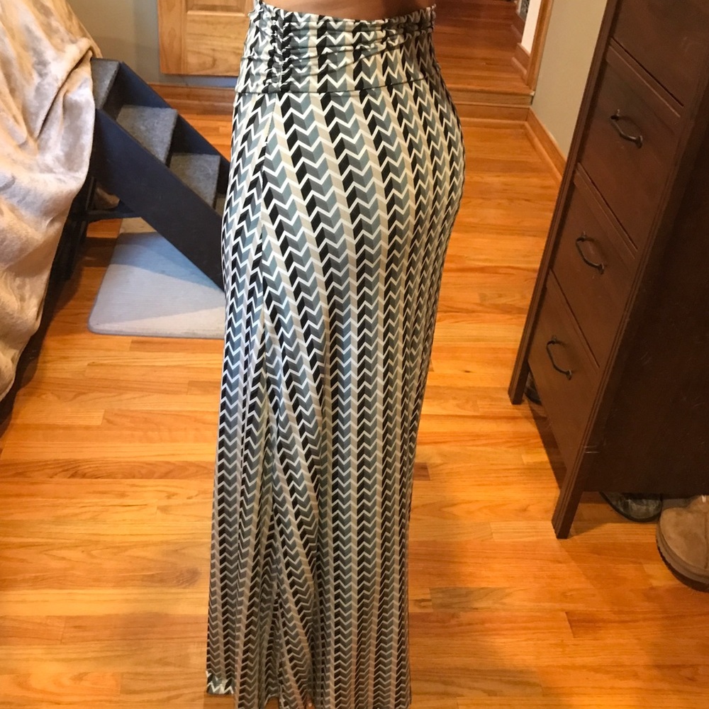 Gilli chevron maxi skirt NWOT