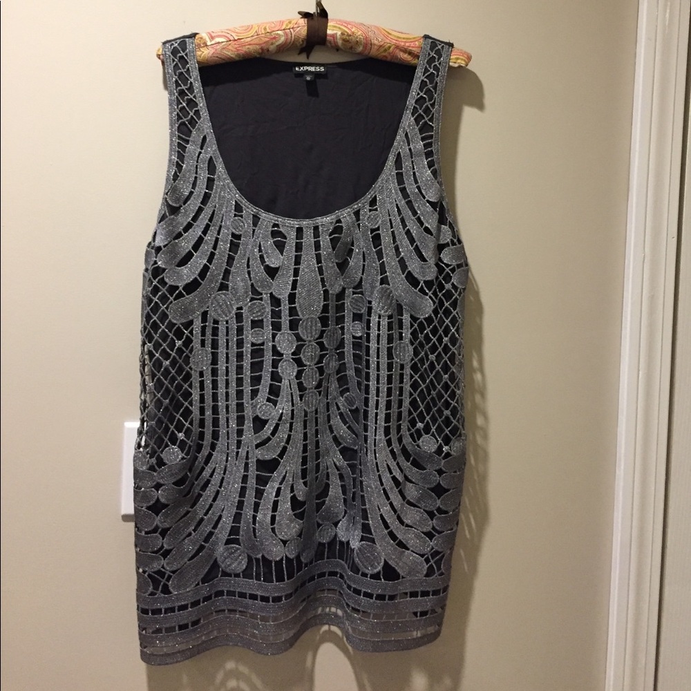 Express top with front detailing