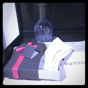 Authentic LOUIS VUITTON wallet duster & box