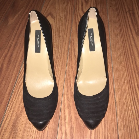Ann Taylor black heels - Picture 2 of 5