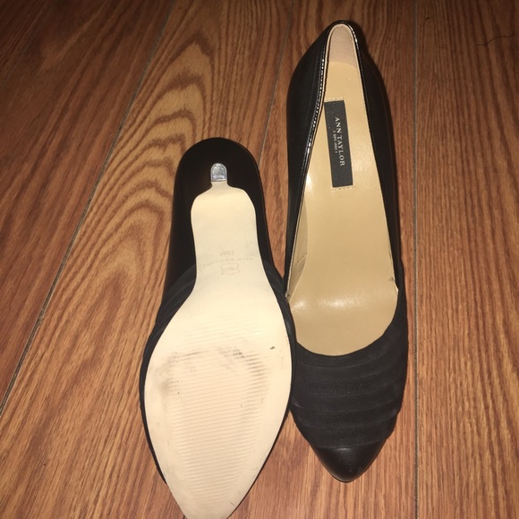 Ann Taylor black heels - Picture 5 of 5