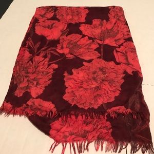 Scarf/shoulder wrap