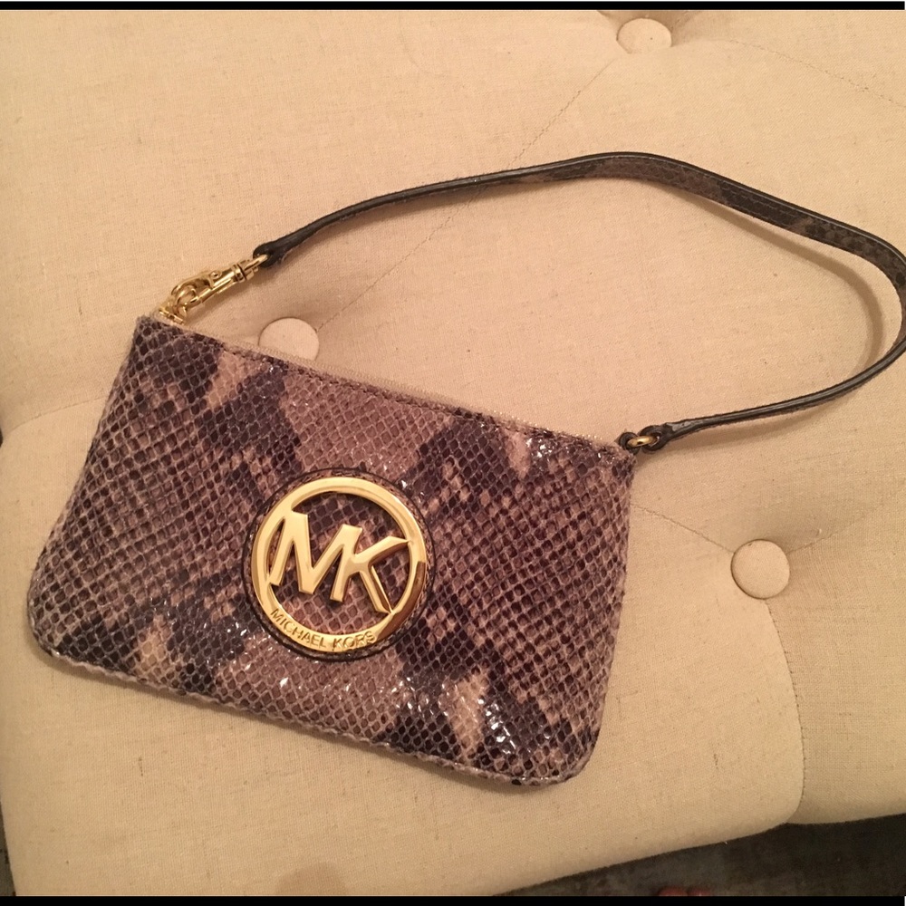 Michael kors wristlet