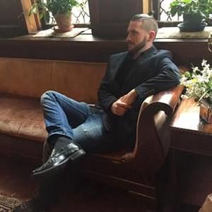 Meet your Posher, Chase