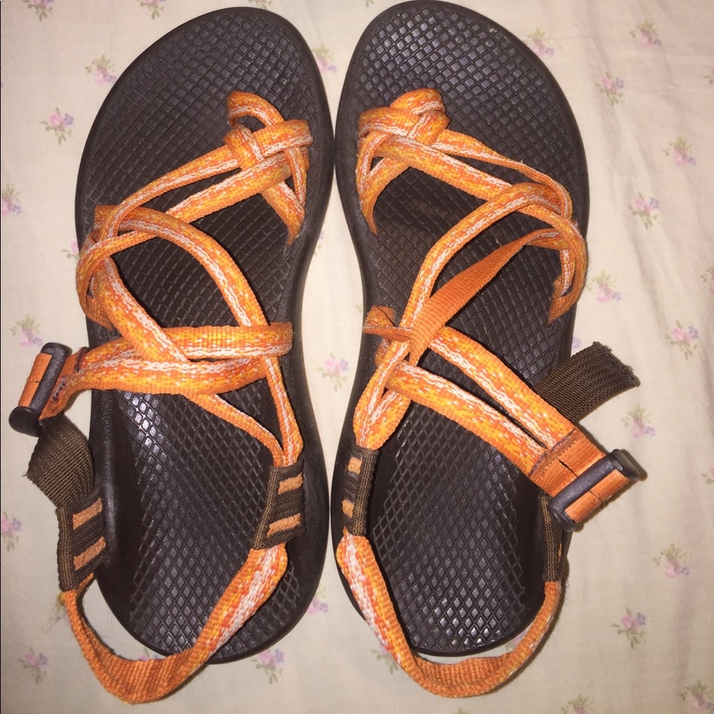 CHACOS SIZE 6