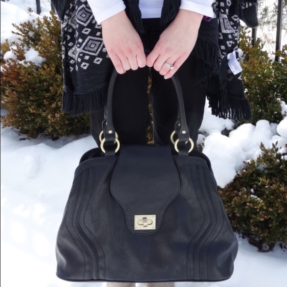 ISO newlie Gail satchel