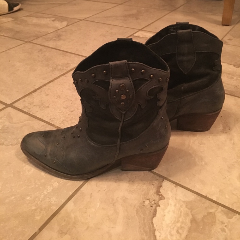 Ankle boots
