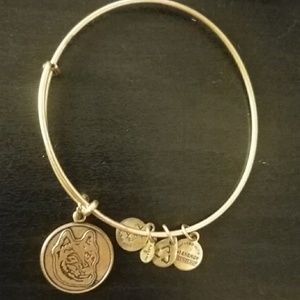 NEU Alex and Ani bracelet