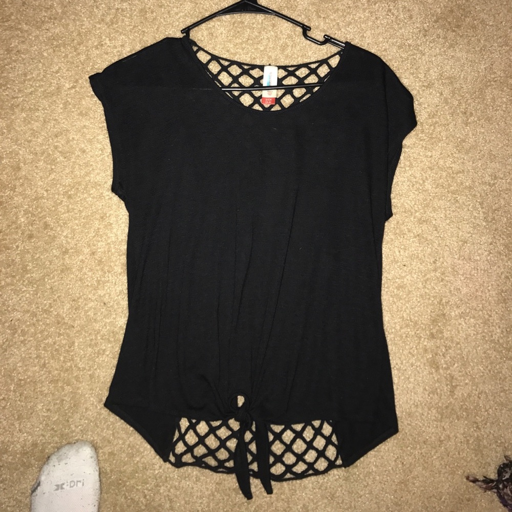 Black shirt sleeve shirt