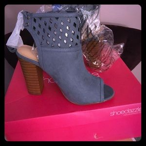 Open toe Shoe Dazzle - Size 7