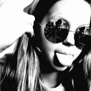 Meet your Posher, Ava