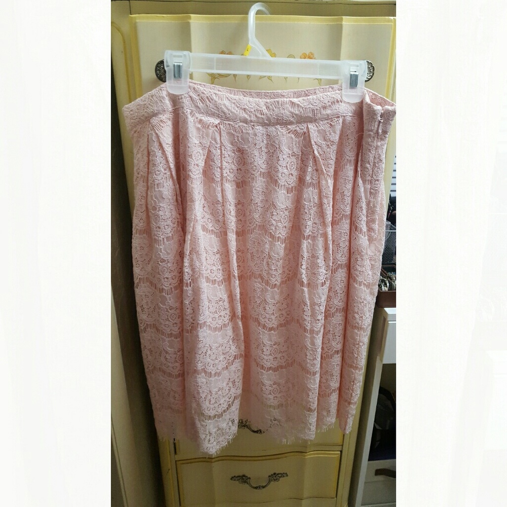 🌸SOLD Forever 21 Plus Size Pink Lace Skirt 🌸