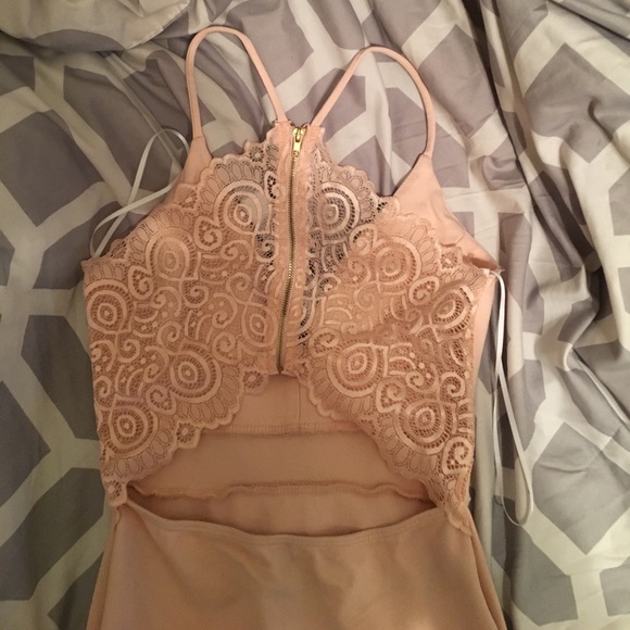 Pink lace dress - Picture 3 of 4