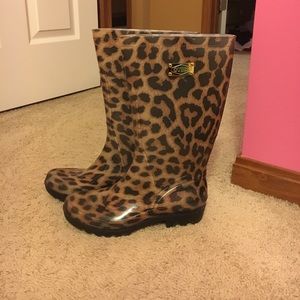 Size 8.5 GUESS Rainboots