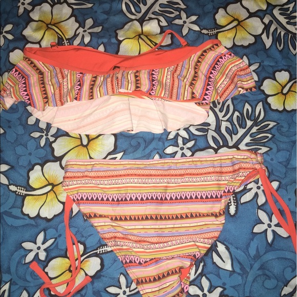 Bikini Top & Bottom! 👙 - Picture 2 of 2