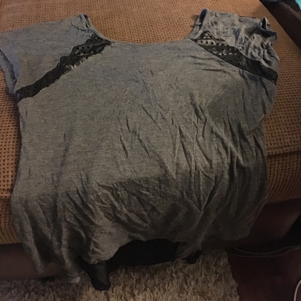Cute high low black and grey top