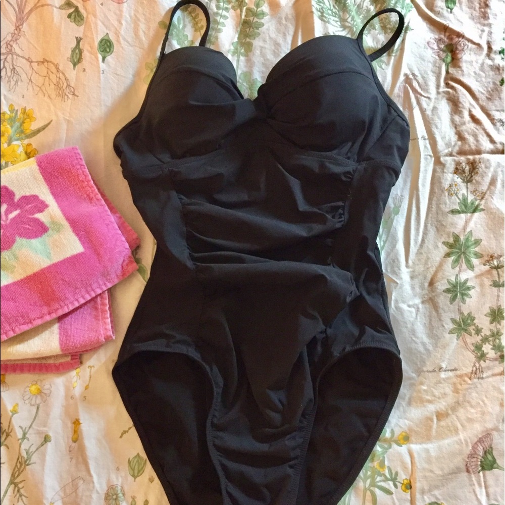 Gorgeous slimming SPANX swimsuit