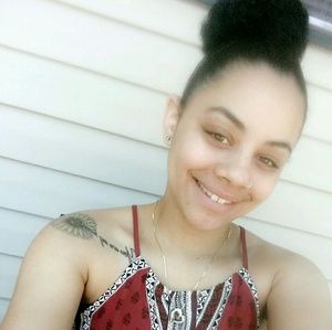 Meet your Posher, Olivia