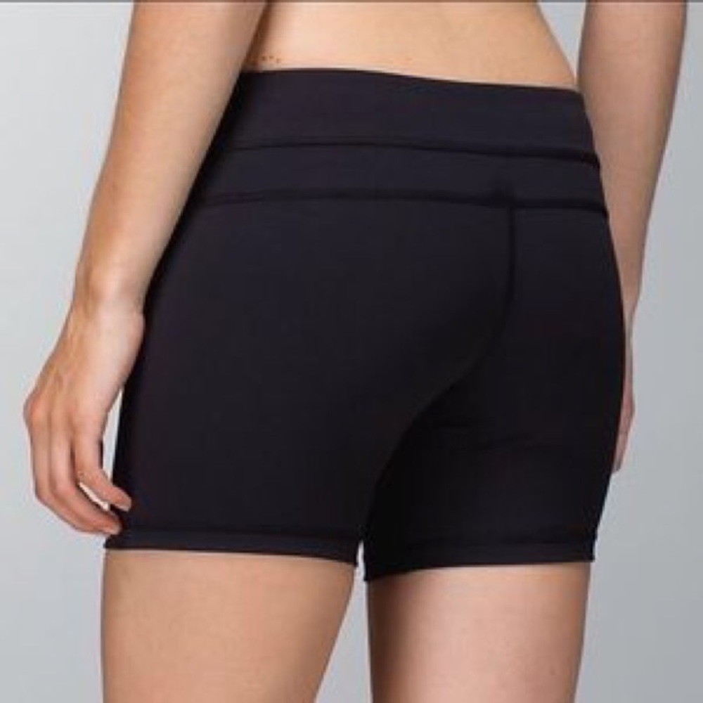 Lululemon smooth stride hot short