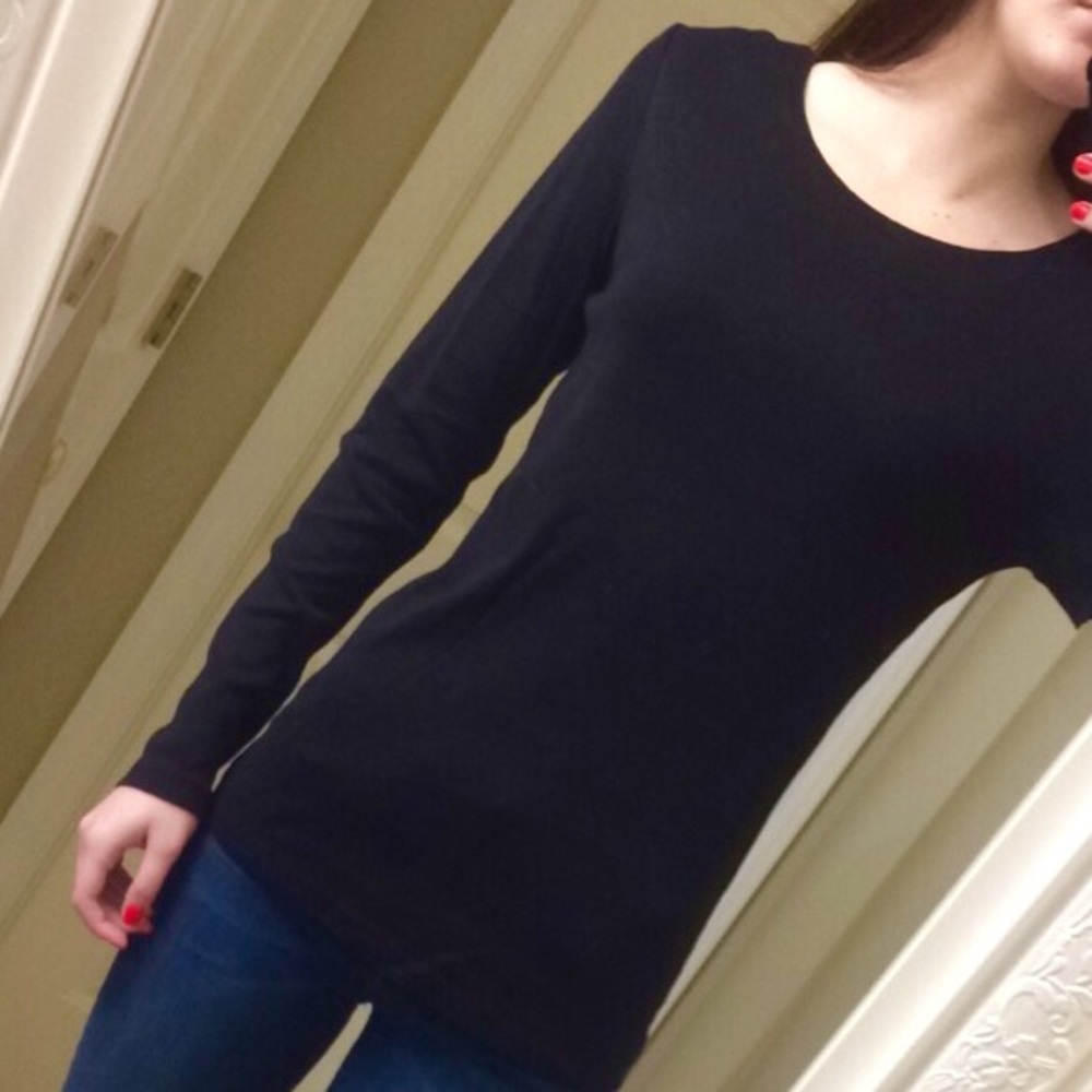 Black Long-Sleeved Tee