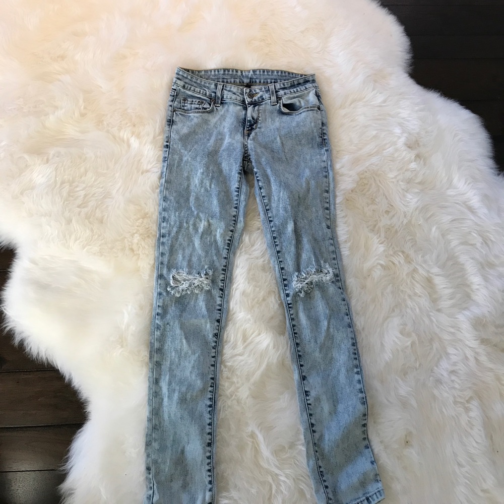 Carmar Ripped Jeans