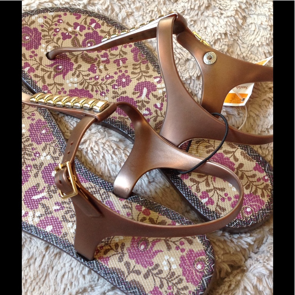 NWT Preppy Brown sandals