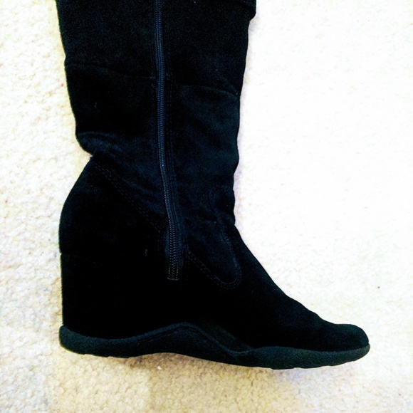 Black Boots - Picture 2 of 6