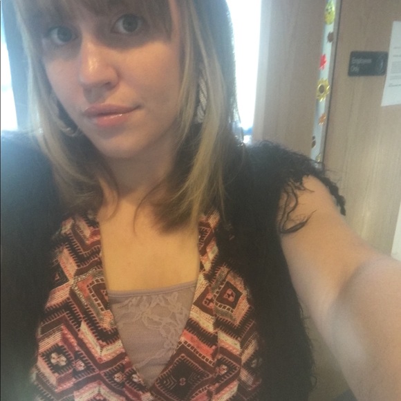 Meet your Posher, Kristen - Picture 4 of 7