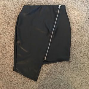 Leather look mini skirt zipper