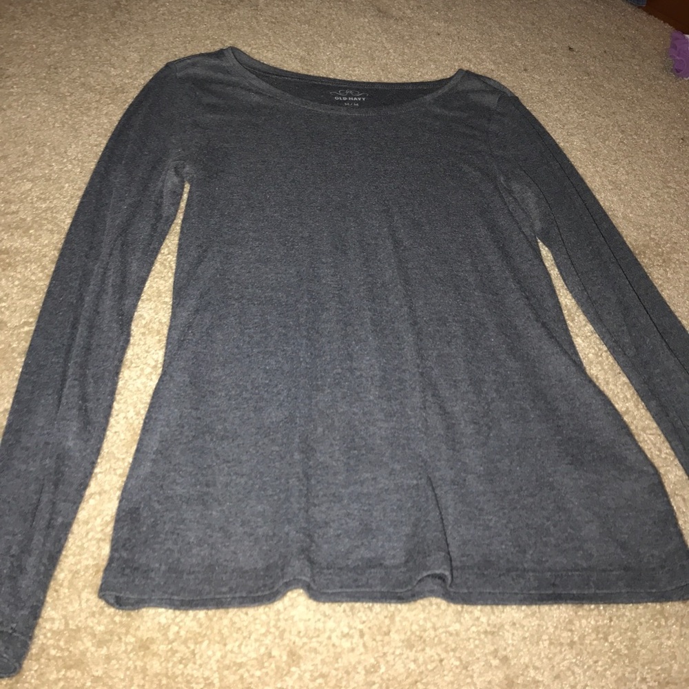 Gray long sleeve shirt
