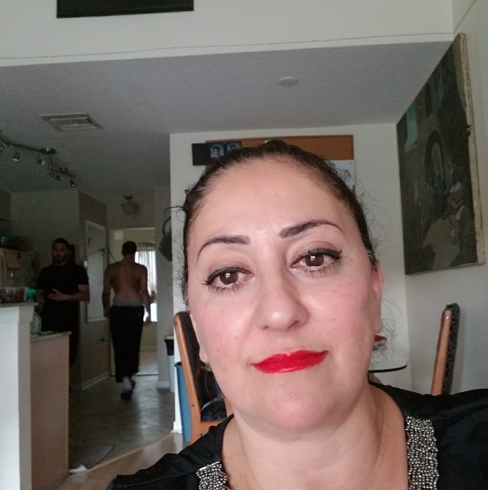 Meet your Posher, Samia